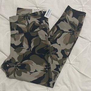 NWT Old Navy Powersoft Floral Patterned Leggings - L